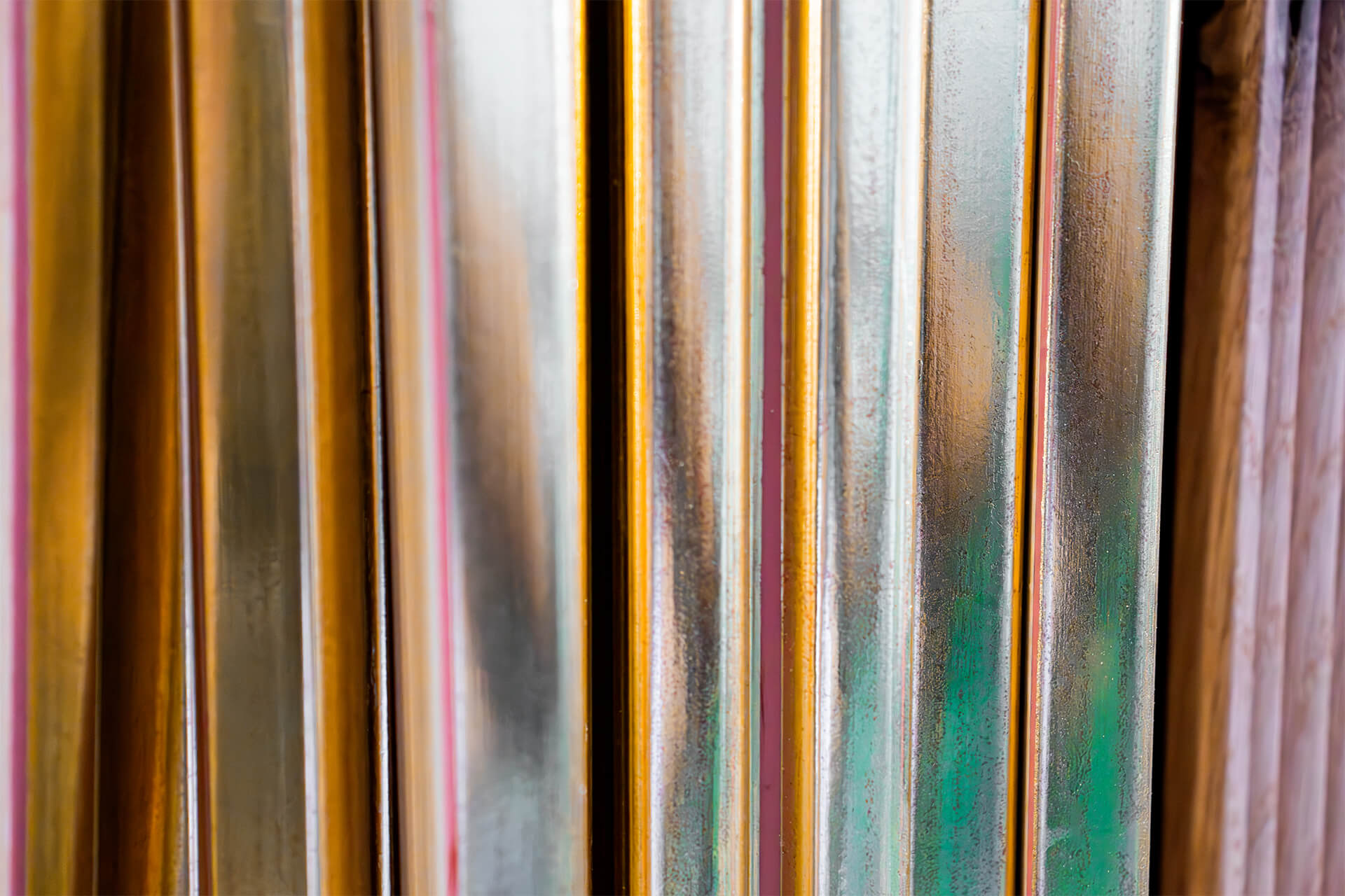 Hot-gilded mouldings