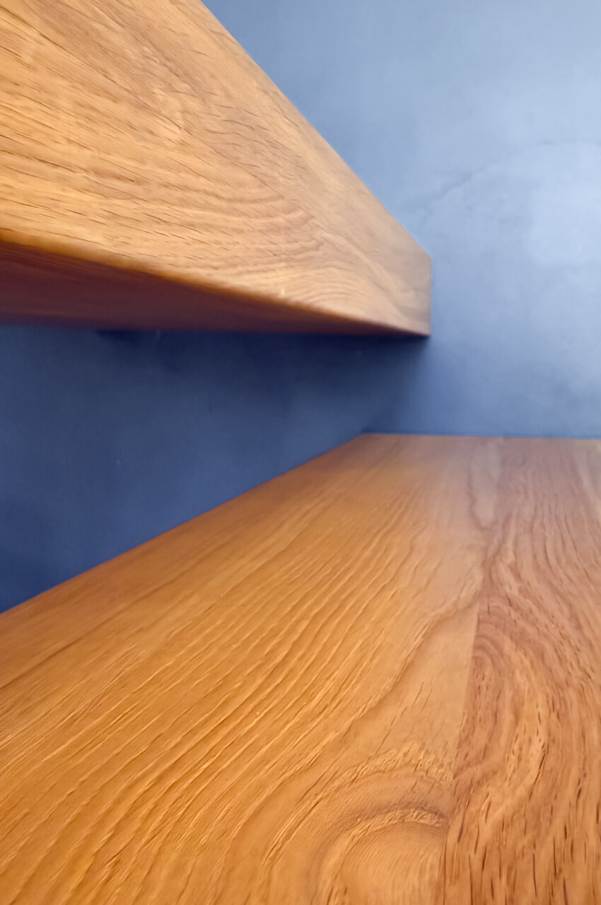 Wooden steps painted with solvent-based furniture finishes