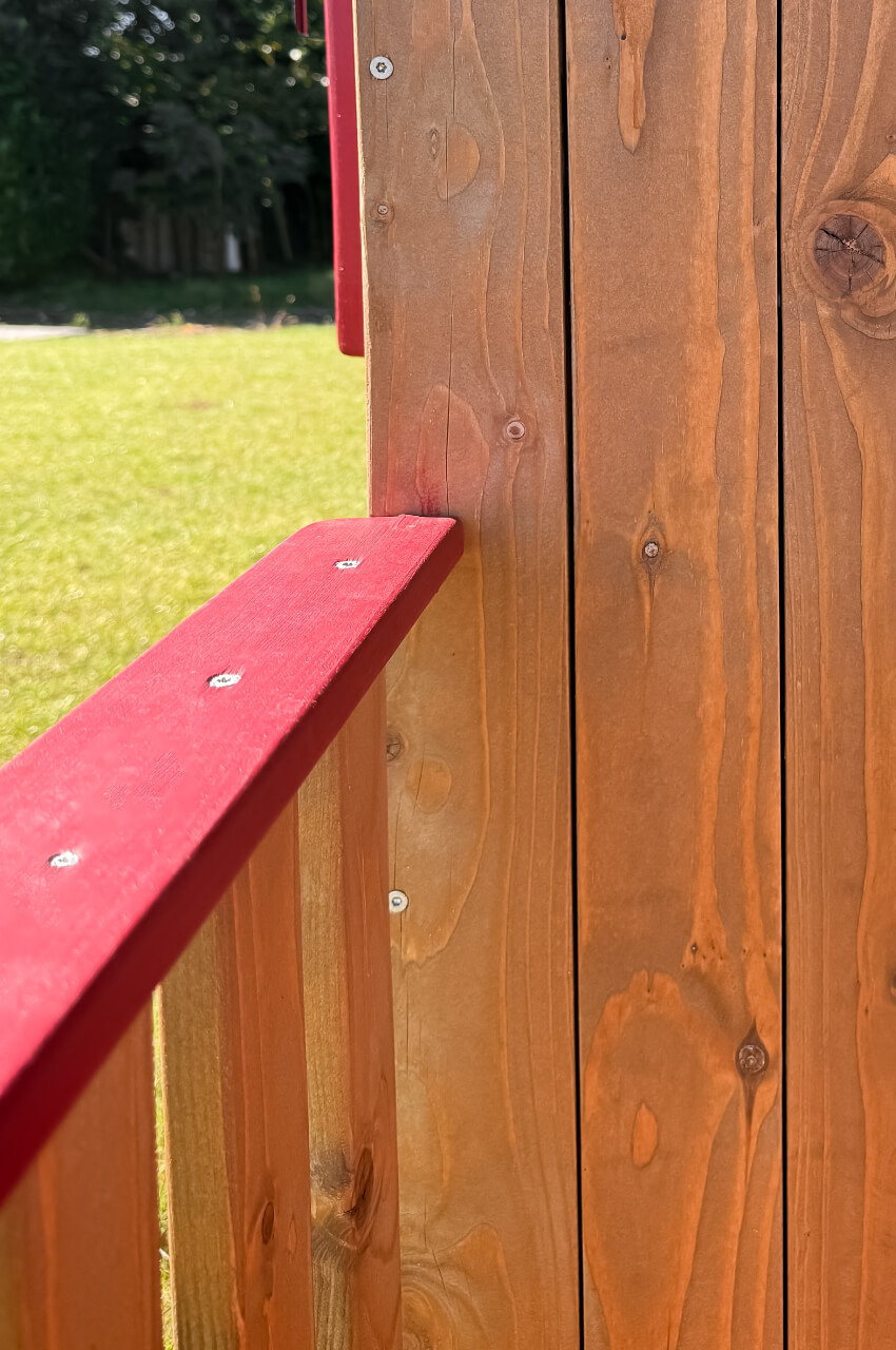 Portico in legno rivestito con finitura trasparente per legno