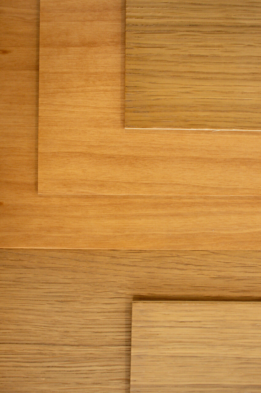 Ante di legno trattate con fondi al solvente per mobili