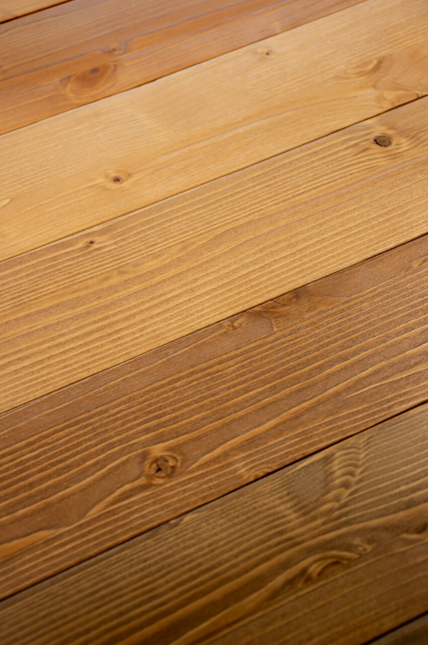 Wood board coated with a wood-sealing primer