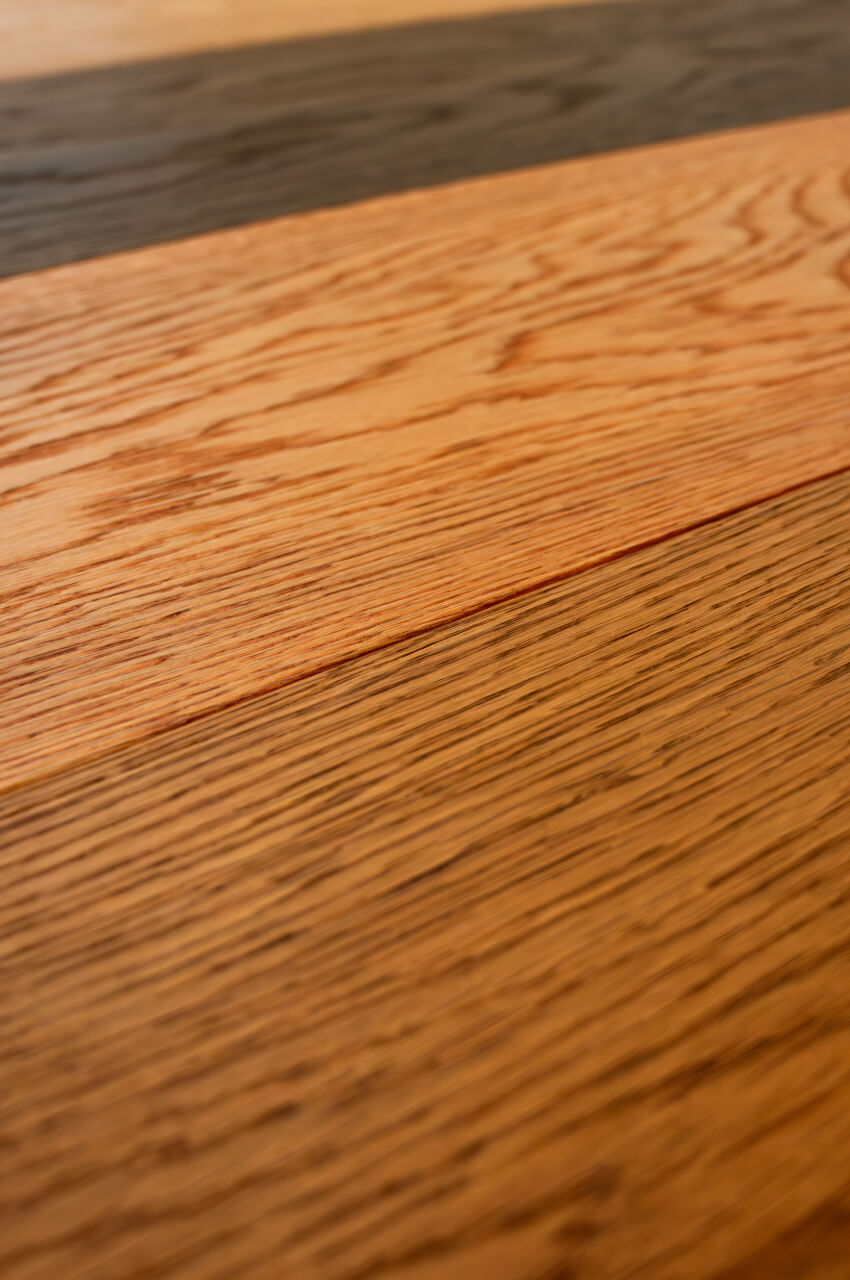 Parquet verniciato con oli al solvente trasparenti