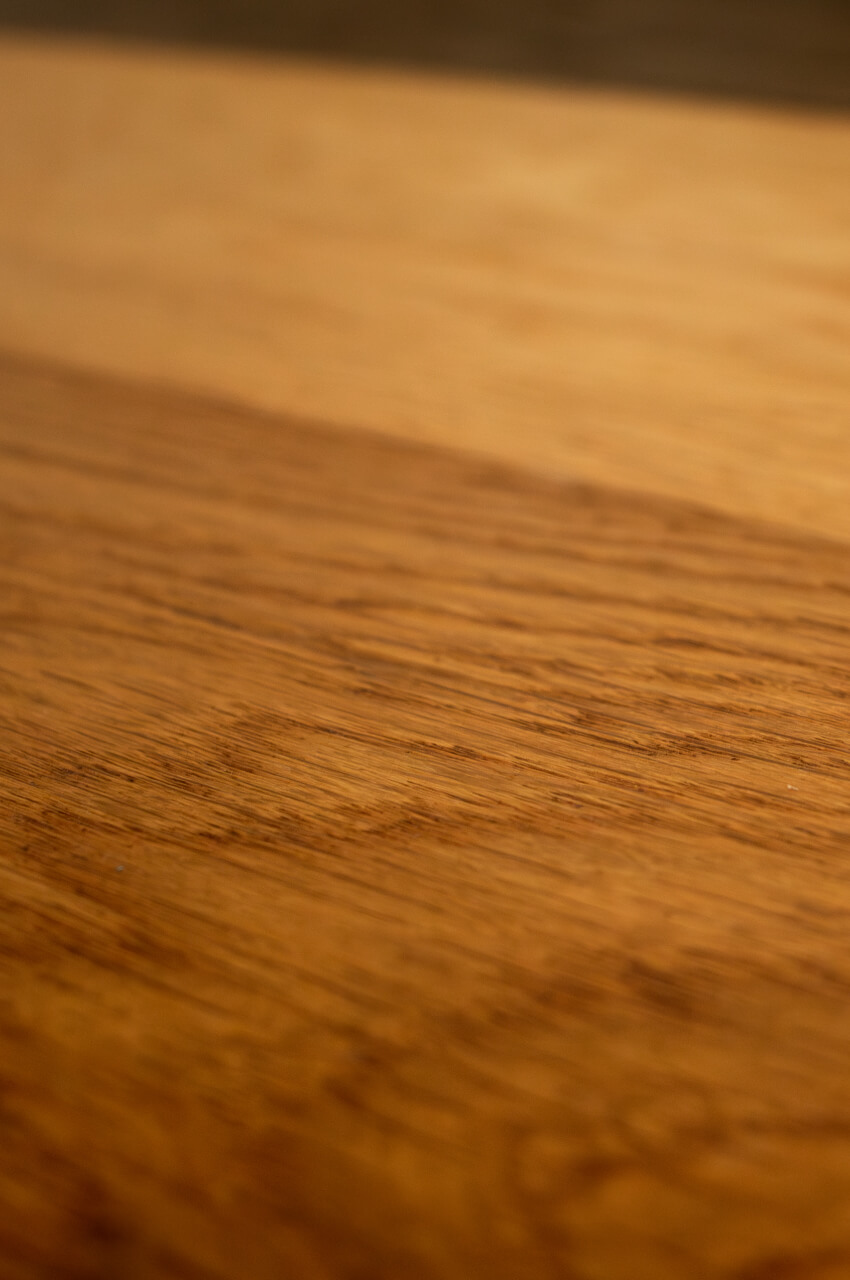 Anta di legno trattata con oli al solvente per mobili