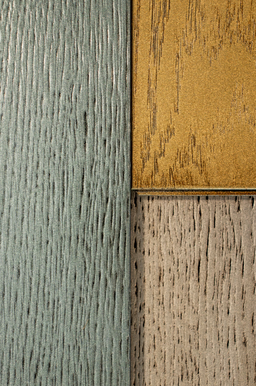 Dettaglio di tavole di legno verniciate con pitture anticate